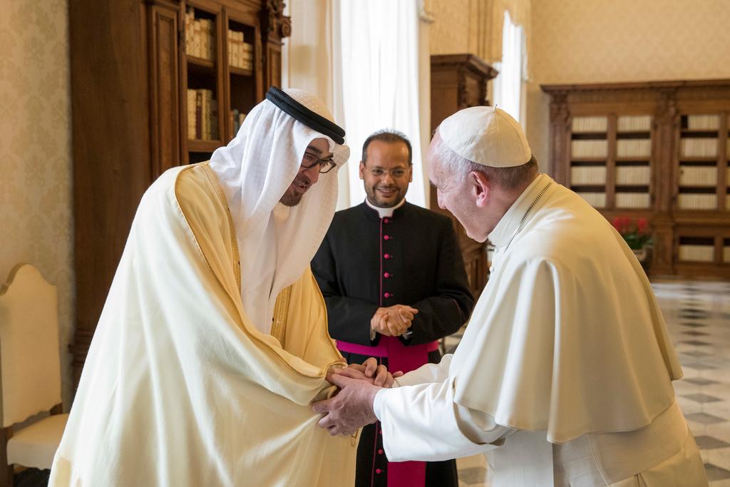 HH Sheikh Mohamed Bin Zayed Al Nahyan greeting the Catholic Pope