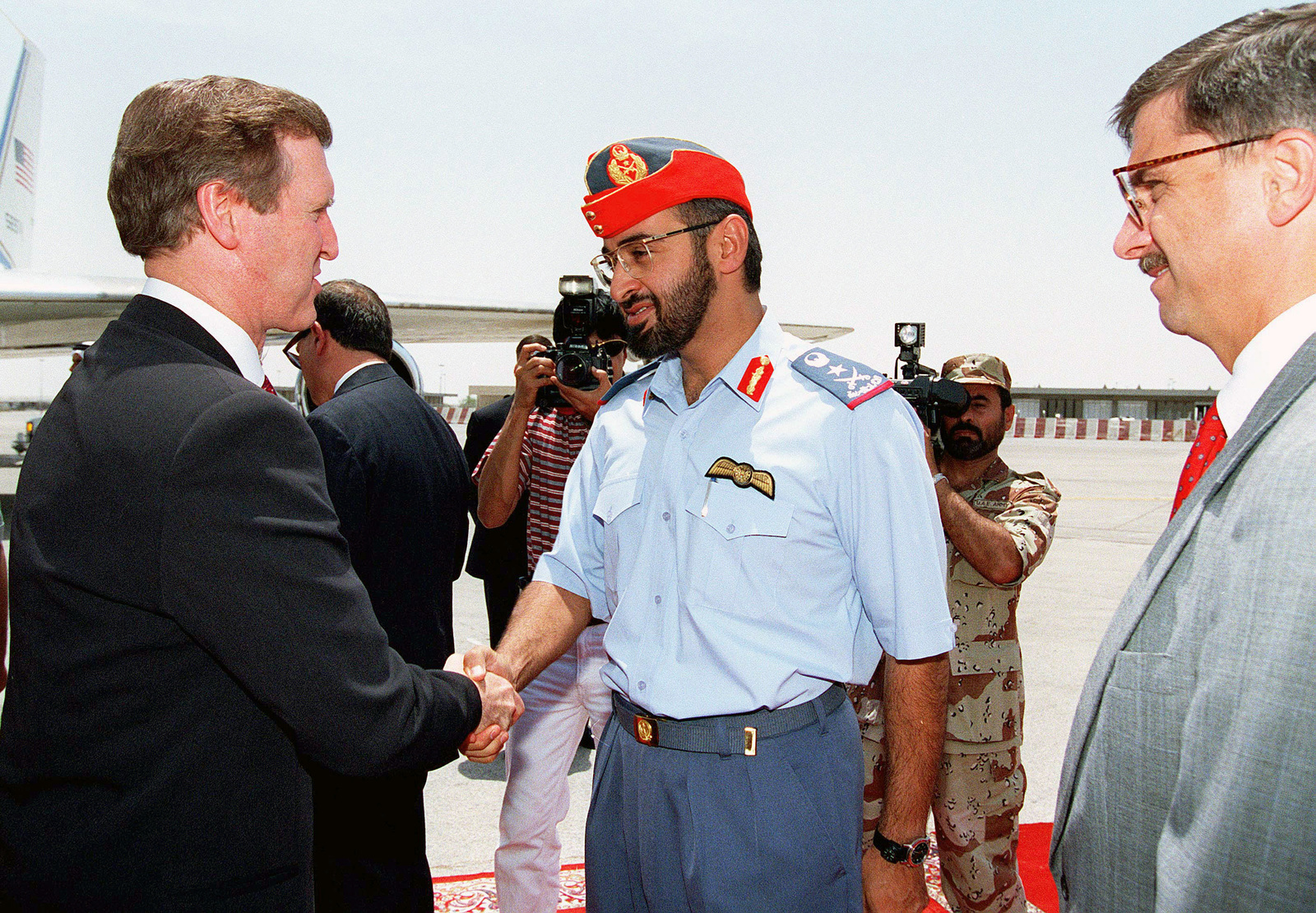 HH Sheikh Mohamed Bin Zayed Al Nahyan shaking hands