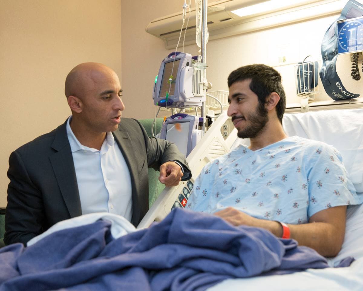 Amb Yousef Al Otaiba and UAE diplomats visited #US hospital and thanked recovering #UAE soldiers for their service alongside the heroes who lost their lives in #Yemen. #UAEUSA