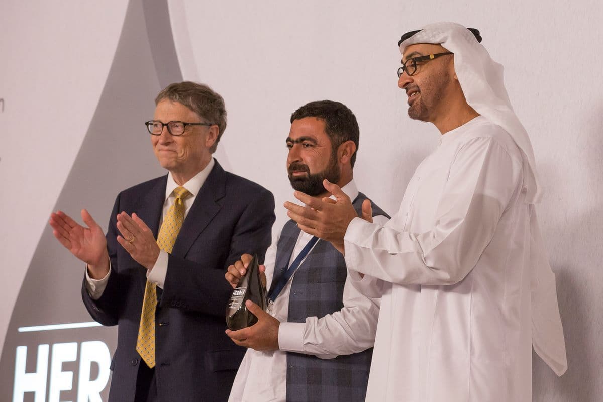  Under the patronage of His Highness Sheikh Mohamed bin Zayed Al Nahyan and in partnership with the Bill & Melinda Gates Foundation, Abu Dhabi Crown Prince, His Highness Sheikh Mohamed bin Zayed and Bill Gates recognized the outstanding efforts of individuals from across the globe who have dedicated themselves to polio eradication at the first Heroes of Polio Eradication Awards. #EndPolioNow #GlobalHealth #UAEUSAhttp