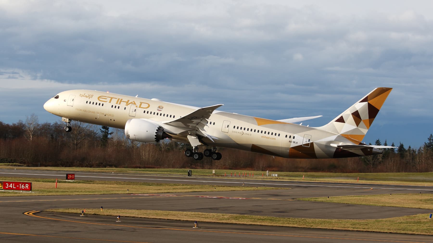  Etihad Airways introduced the revolutionary Boeing 787 Dreamliner to its non-stop direct route betweenAbu Dhabi International Airport & Washington Dulles International Airport, Washington, DC. Industry leading interior and service with environmentally friendly low carbon & noise reduction innovative technology.  #UAEUSA http://ow.ly/3xweGH
