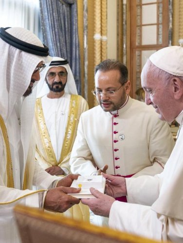 Minister of Foreign Affairs and International Cooperation, delivers an in-person invitation to Pope Francis 