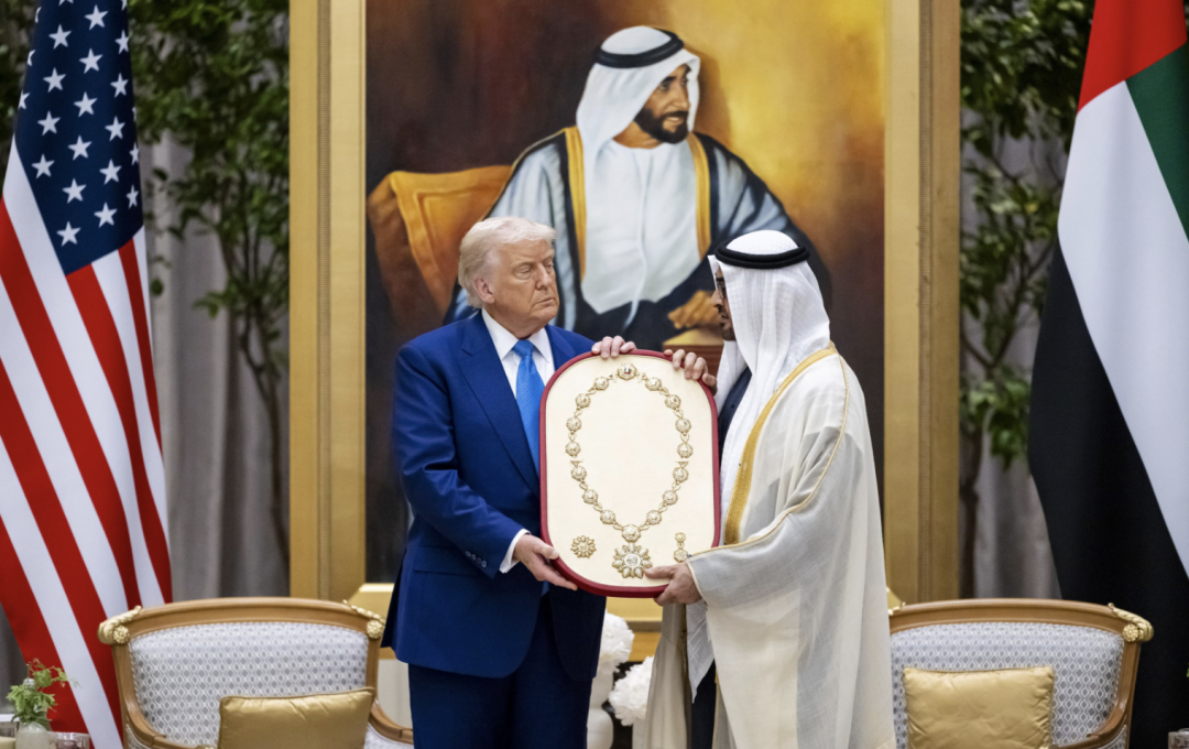 UAE President Awards Order of Zayed to US President in Recognition of Efforts to Strengthen Bilateral Ties